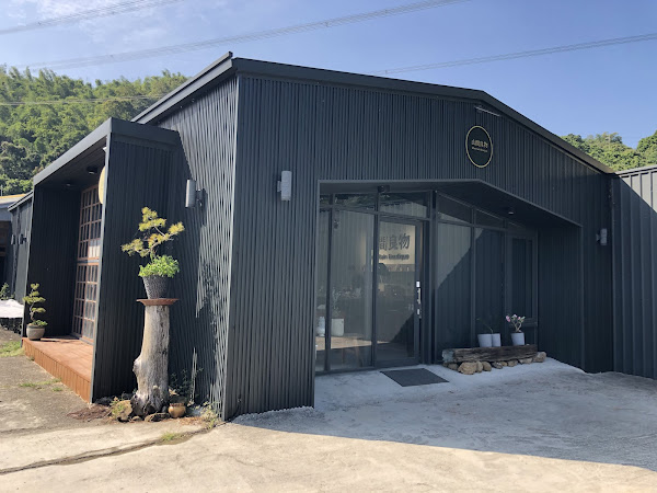 手沖在地好咖啡，1oo多個國姓產銷班一步一腳印，走出來的專業，在一杯杯咖啡職人老闆手中
，溫暖與冰沁，伝遞在每個有緣造訪者的心中⋯