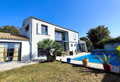 Maison avec piscine et terrasse 20