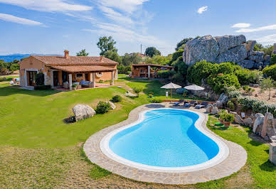 Villa avec piscine et terrasse 3