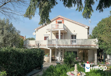 House with pool and terrace 13