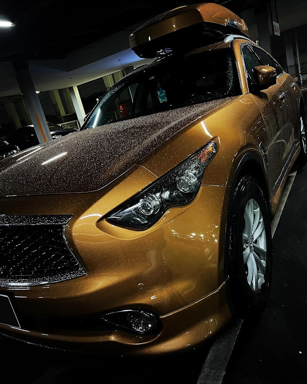 FXのINFINITI FX・FX50S・THULE・ルーフボックスに関するカスタム事例の投稿画像1枚目