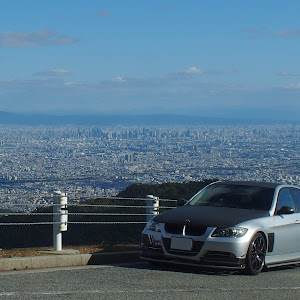 320i