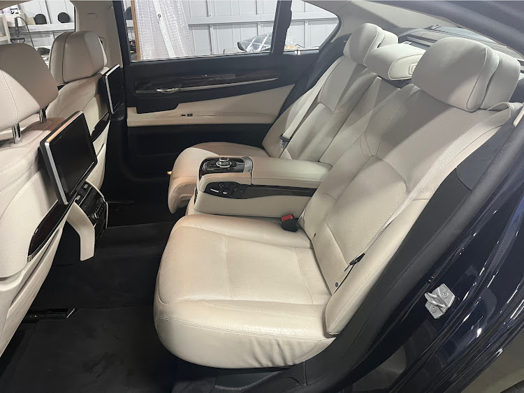 CARBOX岡田さんが投稿したBMW・BMW 7シリーズ・bmw5シリーズ・BMW3シリーズ・BMW6シリーズに関するカスタム事例の投稿画像4枚目