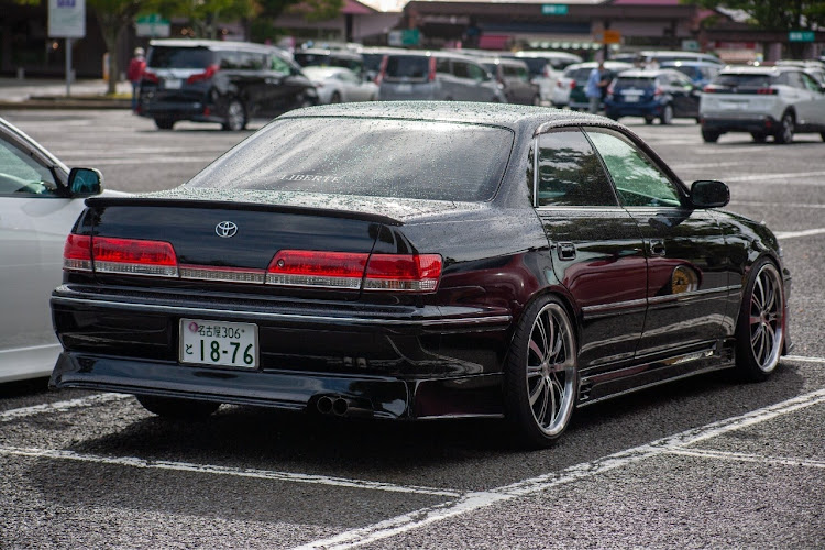 マークIIの正面写真・雨の日ショット・一眼・単焦点レンズに関するカスタム事例の投稿画像3枚目