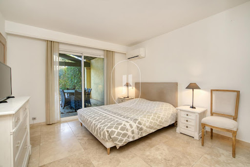 Villa avec piscine et terrasse 5