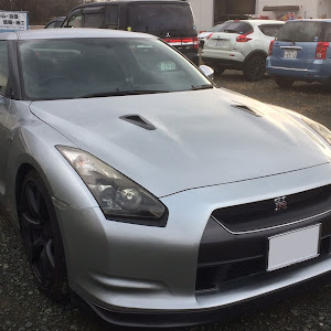 NISSAN GT-R