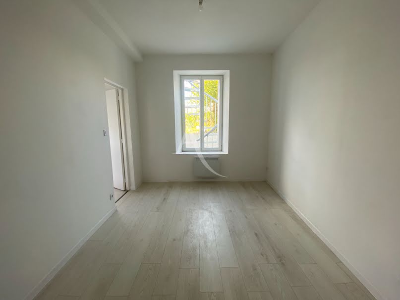 Location  appartement 1 pièce 22.96 m² à Ombrée d'Anjou (49420), 475 €