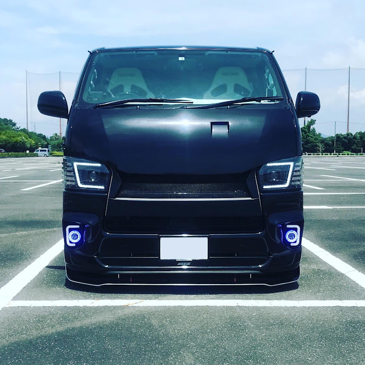 ハイエースバンの黒豹さんが投稿したカスタム事例の投稿画像1枚目