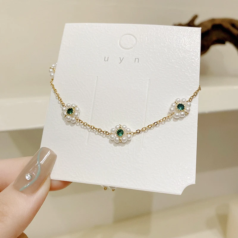 Pulsera de Flores con Perlas Ajustable, Versátil y Elegante, Perfecta para Cualquier Outfit, Cadena de Moda para Mujer