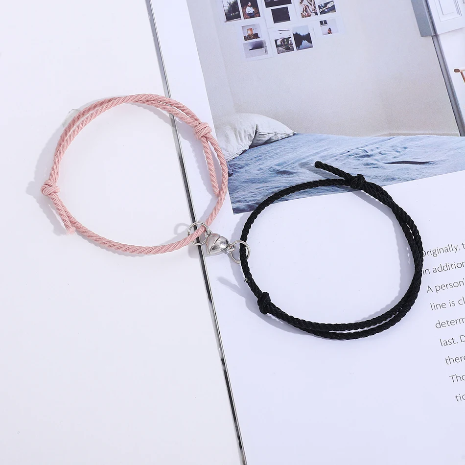 Bracelet Pendentif avec Deux Aimants Demi-Coeur pour Couples Amoureux Symbole d'Amour Éternel Cadeau Romantique Idéal