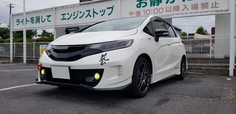 フィットのフォグランプ交換・Bellof・洗車したら雨が降る。・ベロフに関するカスタム事例の投稿画像1枚目