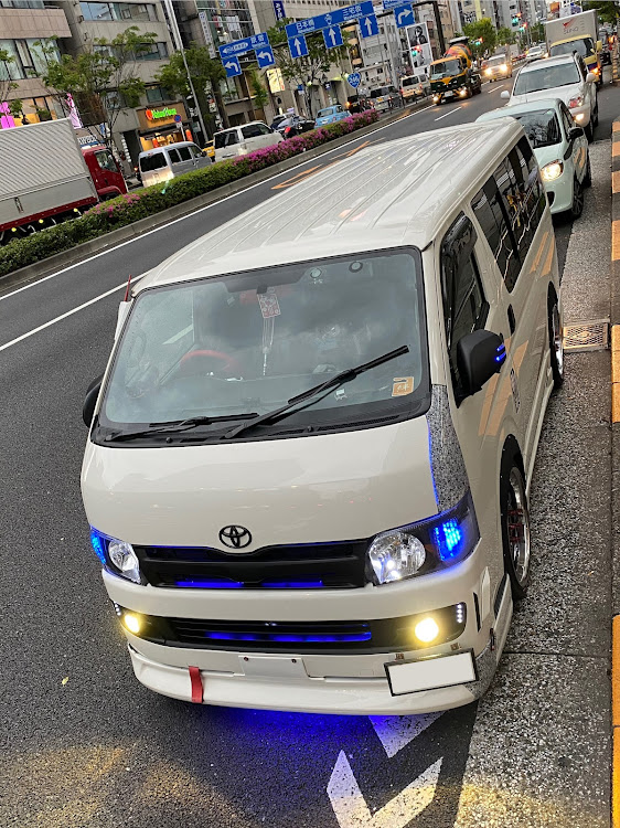 ハイエースバンのシャコタン風・DIY・あなたのヘッドライトは？・純正流用カスタムに関するカスタム事例の投稿画像3枚目