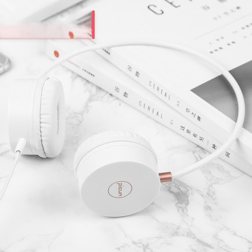 Title 1, Wired headset for immersive audio experience. E...
