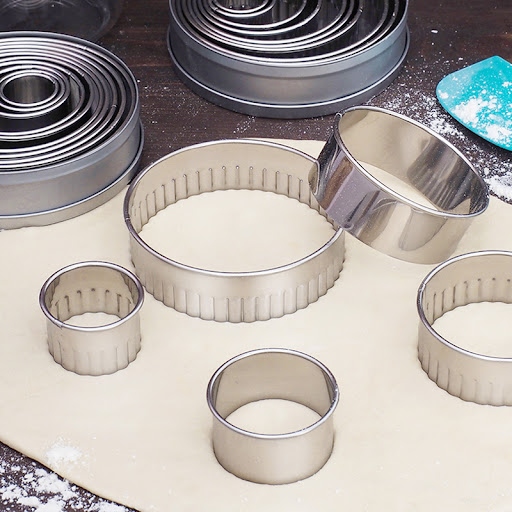 Title 5, Fruit biscuit and biscuit mould round box shape...
