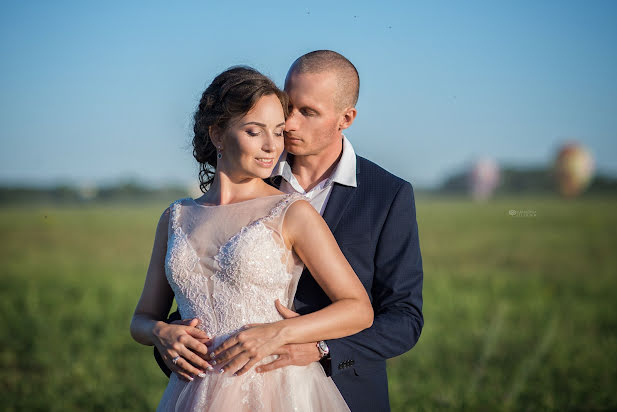 Fotógrafo de casamento Ulyana Kanadina (id8000198). Foto de 4 de novembro 2018