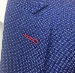 Lapel buttonhole thread color