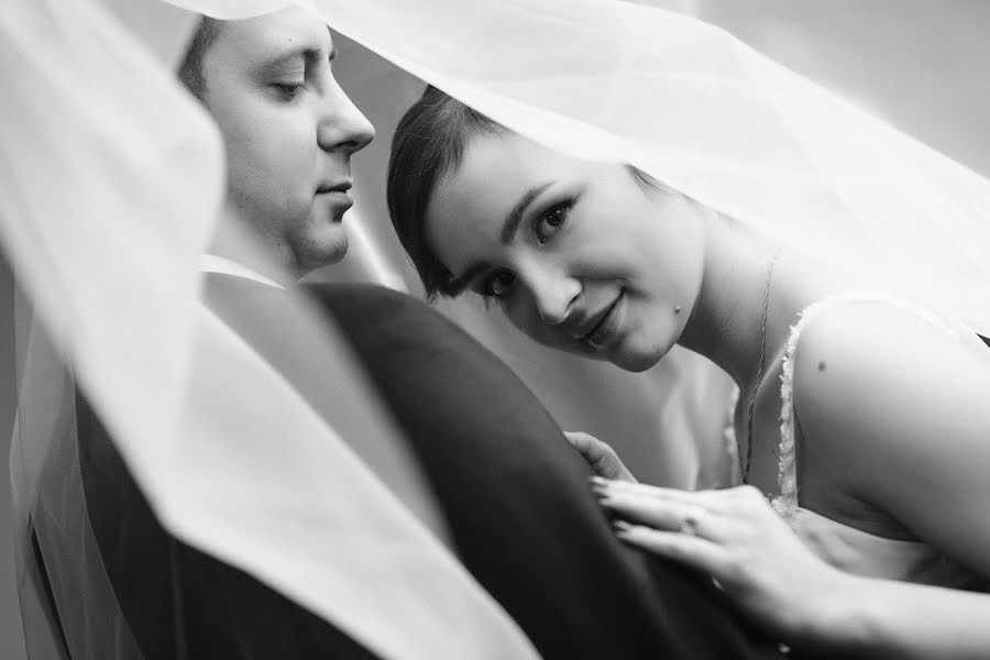 Fotografo di matrimoni Alena Zvezdina (viorteia). Foto del 23 aprile 2020