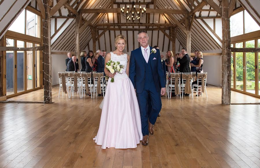 Fotógrafo de casamento Steven Phyall (zoomingphoto). Foto de 1 de julho 2019