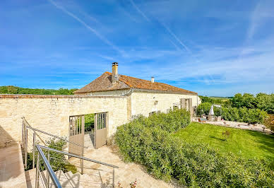 Maison avec piscine et jardin 4