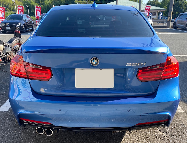 3シリーズ セダンのBMW・320i Mスポーツ・リアスポイラー取り付けに関するカスタム事例の投稿画像1枚目