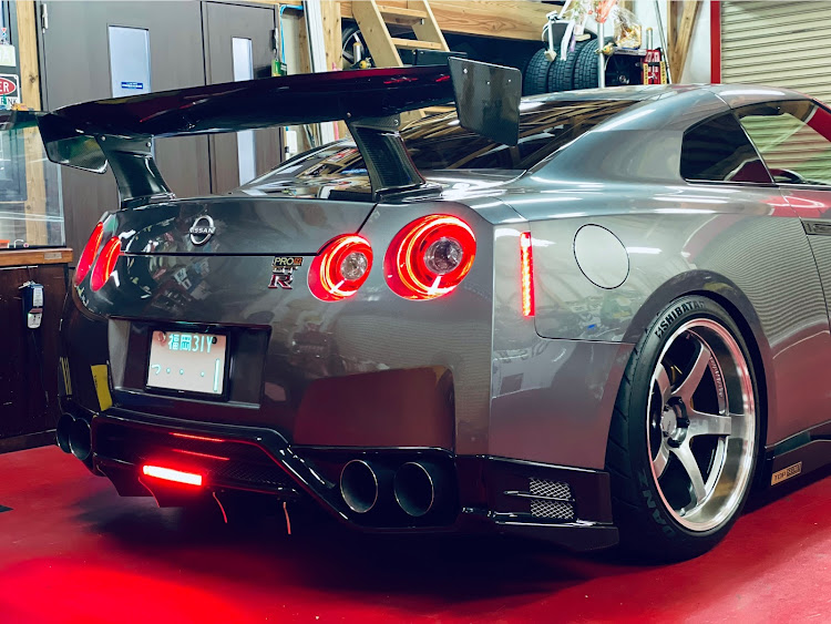 NISSAN GT-Rのカンサイサービス・HKS関西・GTウイング・ガレージライフ・トップシークレットに関するカスタム事例の投稿画像2枚目