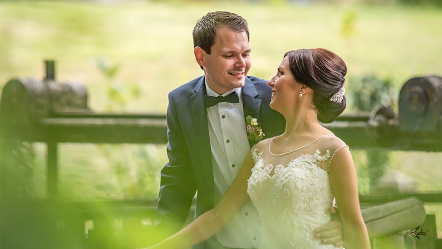 Fotografo di matrimoni Ramona Vaida (cudos). Foto del 11 aprile 2019