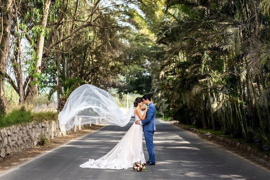 Fotógrafo de casamento Randolph Vela (lumierecinema). Foto de 21 de março 2020