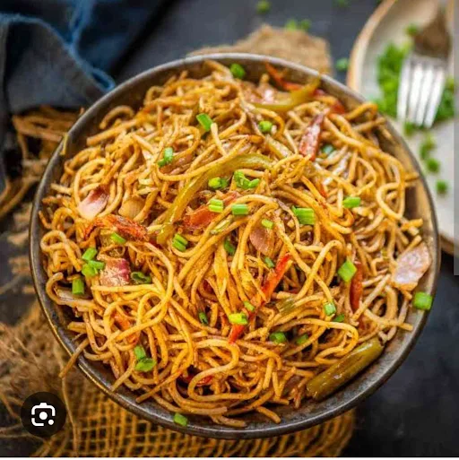 Veg Hakka Noodles [Full]