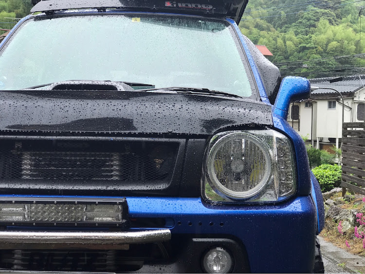 ジムニーのJB23W・オーバヘッドコンソール取付・DIY・梅雨入り間近・自家塗装缶スプレーに関するカスタム事例の投稿画像1枚目