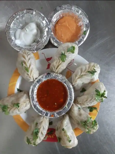 Chicken Steamed Momos [8 Pieces]