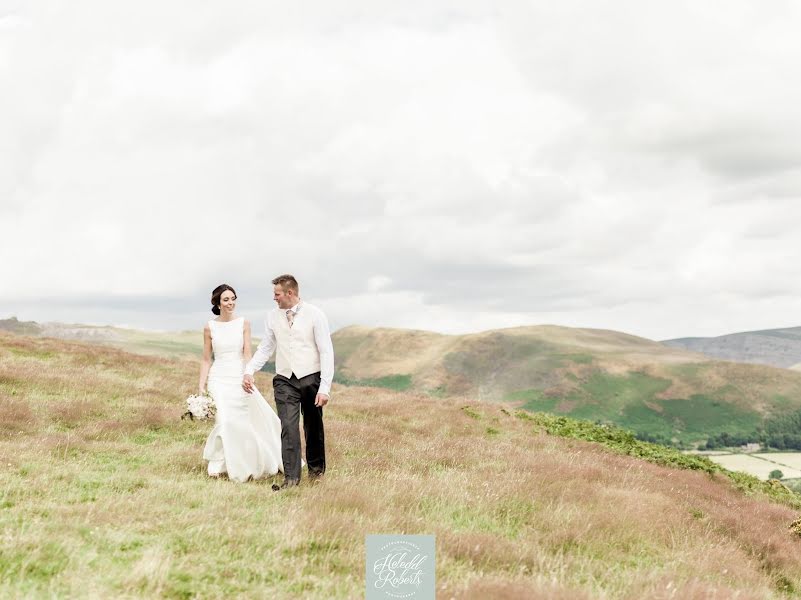 Fotografo di matrimoni Heledd Wyn Roberts (heledd). Foto del 1 luglio 2019