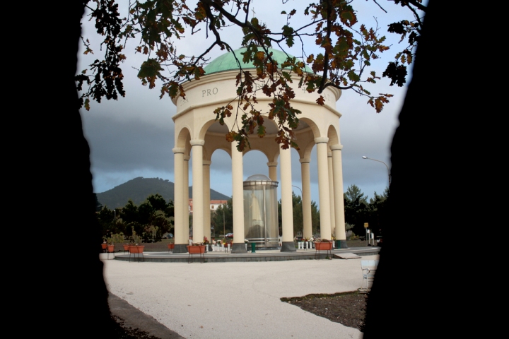 Il santuario custodito dagli alberi.. di >>Lolle