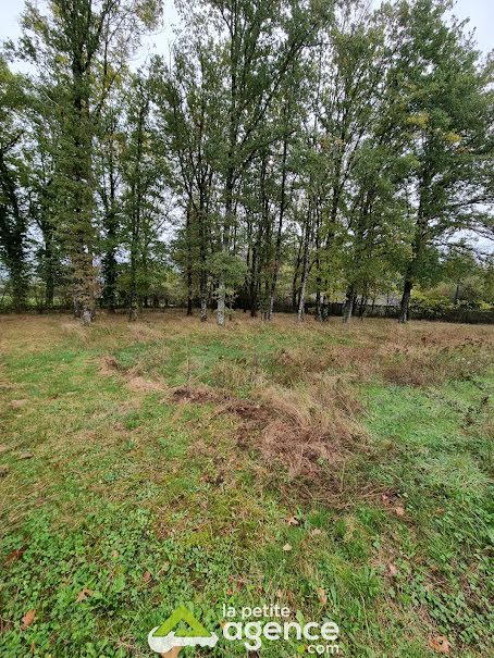 Vente terrain  2283 m² à Charenton-du-Cher (18210), 23 000 €