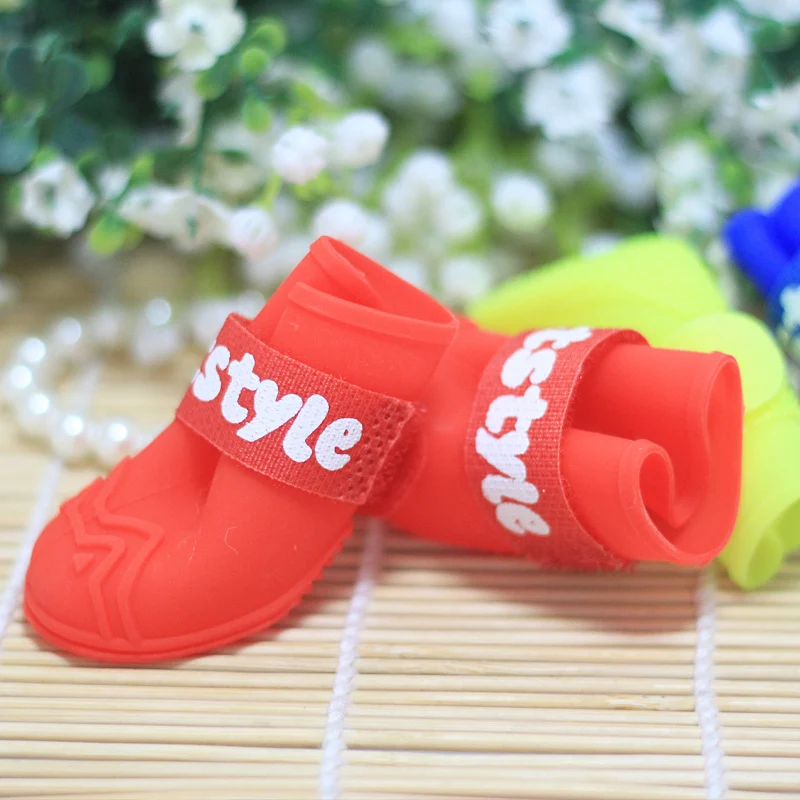 Letnje sandale za pse Zaštitite šape vašeg psa od vrućine. Prozračne, udobne i savršene za svakodnevne šetnje. Kupite sada!