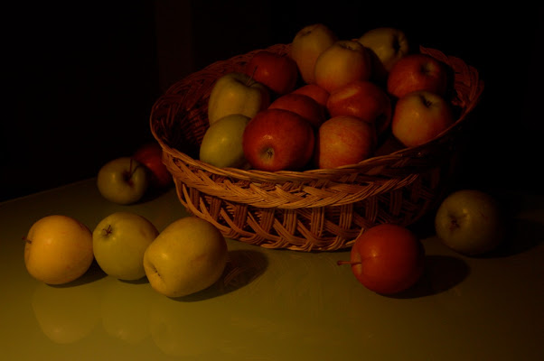 natura morta, cesto con mele di Alessandra Botticelli