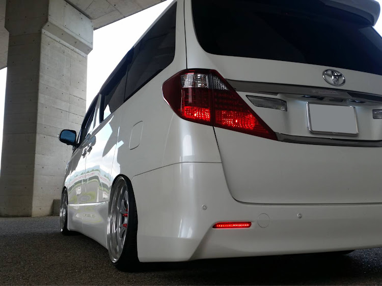 アルファードの次なる遊び車・見つかりましたに関するカスタム事例の投稿画像1枚目