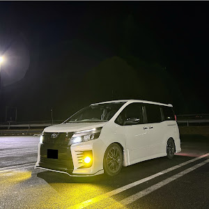 ヴォクシー ZRR80W