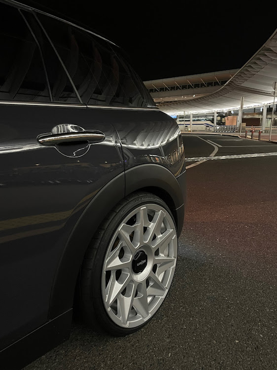 ミニ クラブマンのMINIクラブマン・f54・rotiform・rotiformcvt・サンダーグレーに関するカスタム事例の投稿画像4枚目