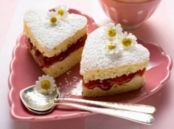 Little Mini Strawberry Heart-Shaped Cakes_image