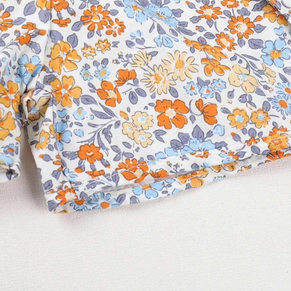 Meisjes bretel top met bloemen shorts set. Zomerse outfit voor kinderen, comfortabel en stijlvol. Ideaal voor warme dagen en speelplezier.