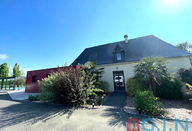 House with pool and terrace 4