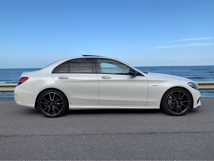 Cクラス セダンのw205・Mercedes-Benz・海と愛車・千葉ドライブ・Cクラスに関するカスタム事例の投稿画像1枚目