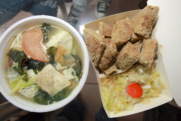 台南市歸仁區美食推薦鼎富酵素臭豆腐 台南美食歸仁區 鼎富酵素臭豆腐 提供純素食臭豆腐 採用天然酵素製作臭豆腐 整體口感美味值得推薦喔 鼎富酵素臭豆腐 樂 天 小 高の美食之旅 高樂天