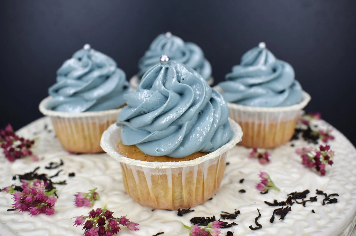 A group of cupcakes with blue frosting

Description automatically generated