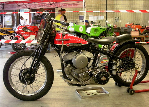 Harley WLDR racer power by Machines et Moteurs.