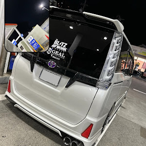 ヴォクシー ZRR80W