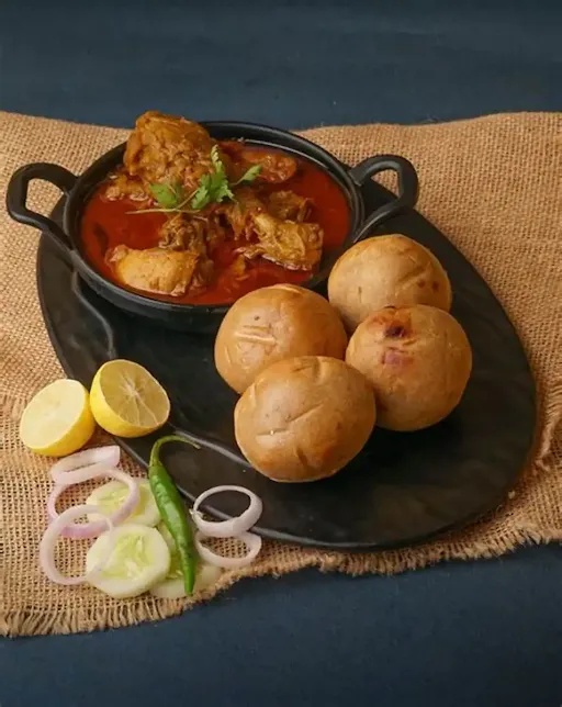 Fried Litti [3 Pieces] With Chicken Masala [250 Ml]