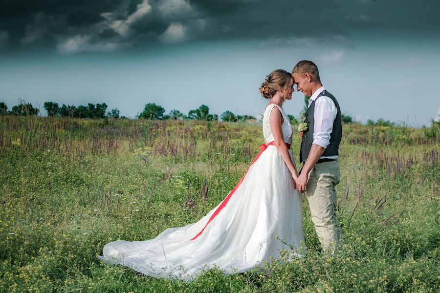 Fotógrafo de casamento Darya Khripkova (dariakhrypkova). Foto de 24 de janeiro 2017