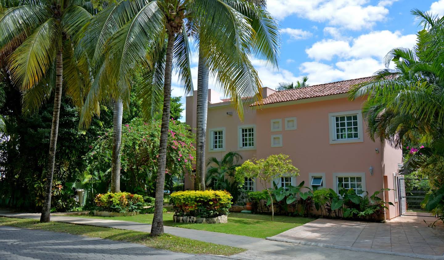 House with pool and terrace Playa del Carmen