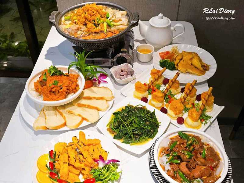 滿滿厝台式創意料理餐廳 - 不只是一間餐廳，更是一座充滿溫度的厝，將傳統台菜融入創意巧思，每道料理既熟悉又充滿驚喜，無論聚餐或小酌，都能享受滿滿的幸福滋味